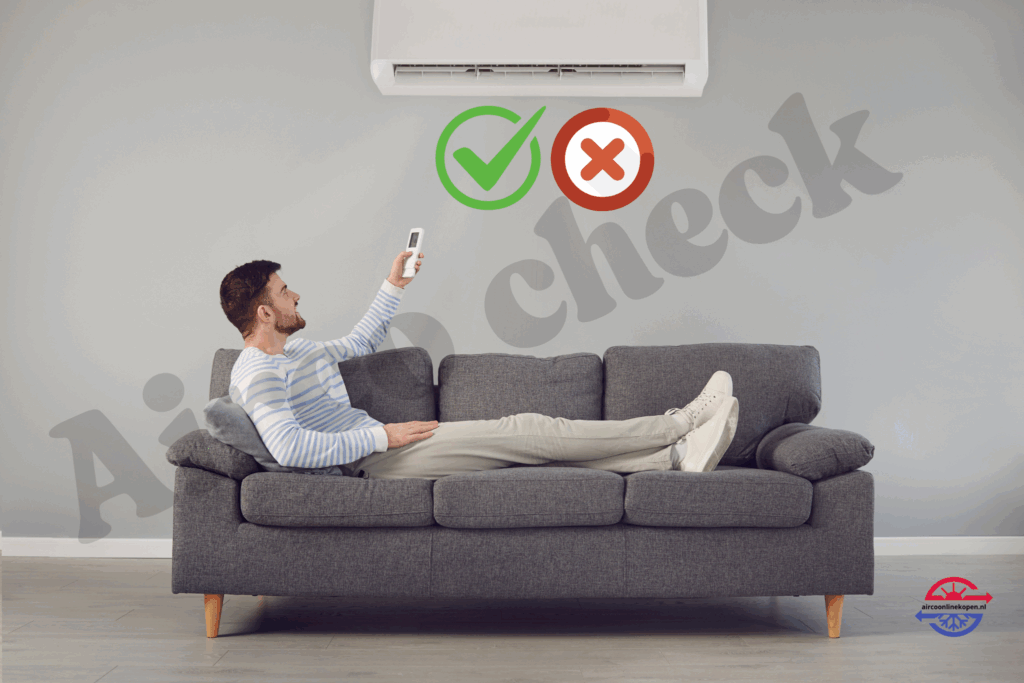Man op bank test airco met afstandsbediening tijdens gratis airco-check van AircoOnlineKopen.nl